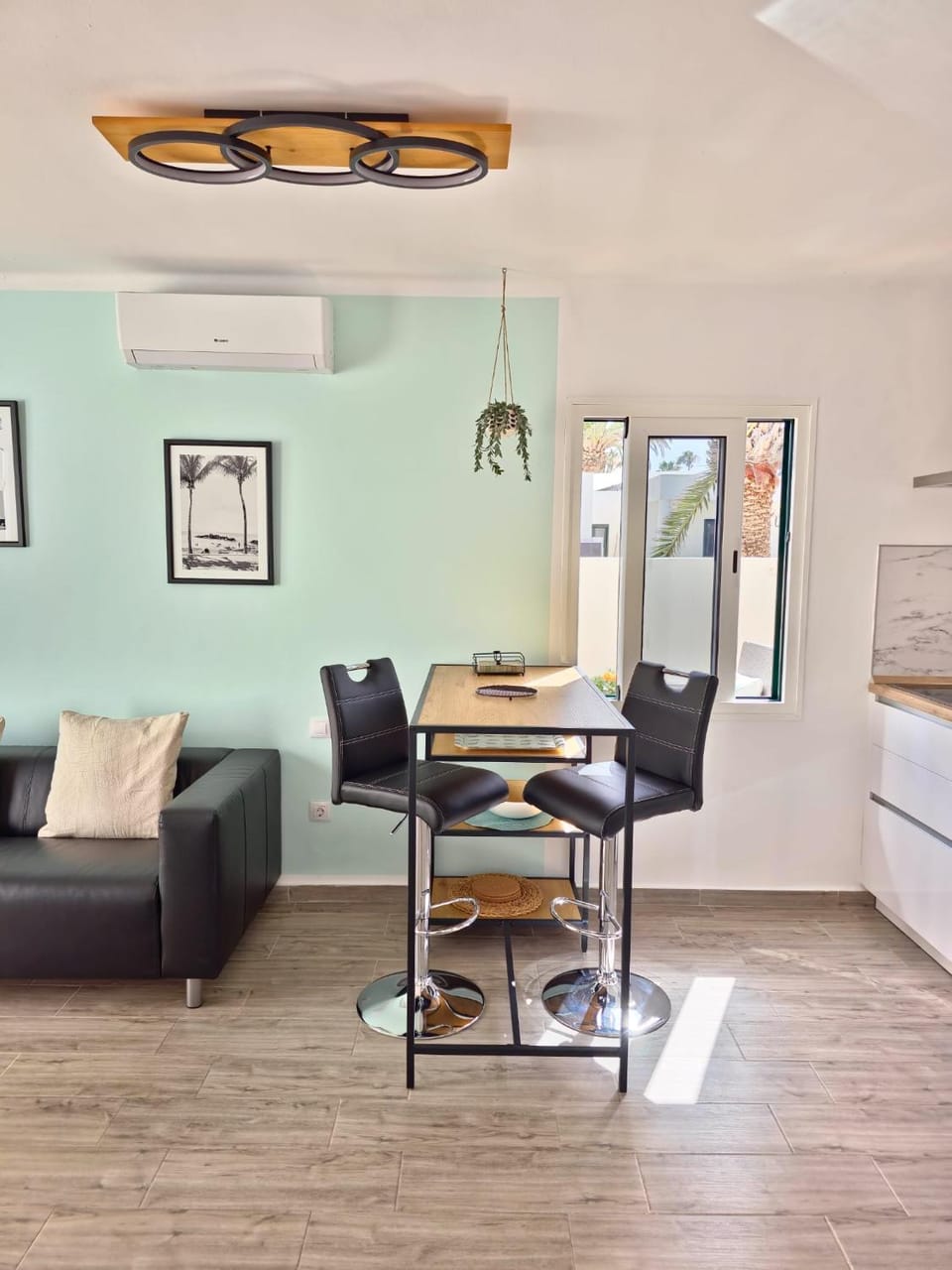 Seating area, Dining area