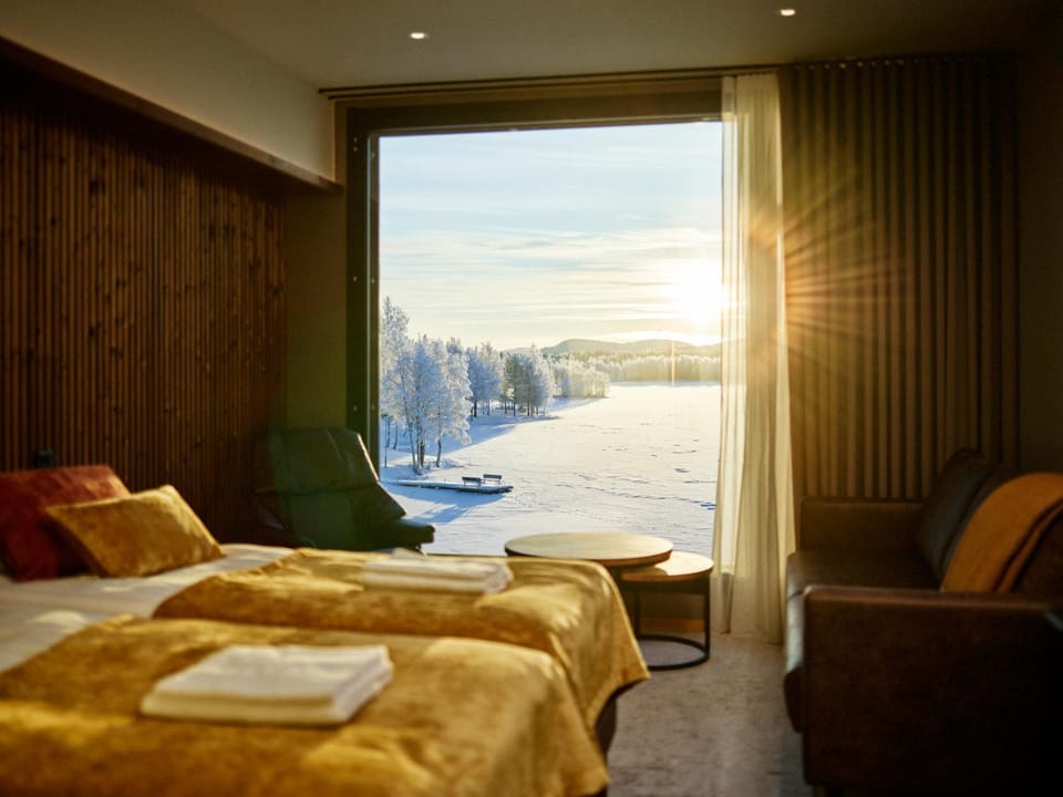 Bedroom, Lake view