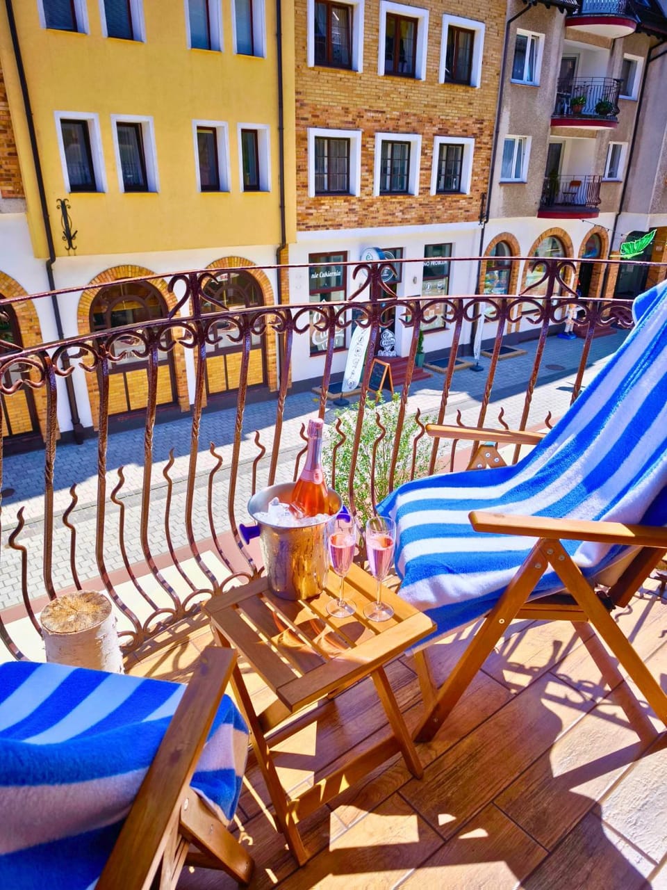 Balcony/Terrace, sunbed