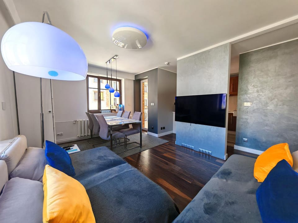 TV and multimedia, Living room, Dining area