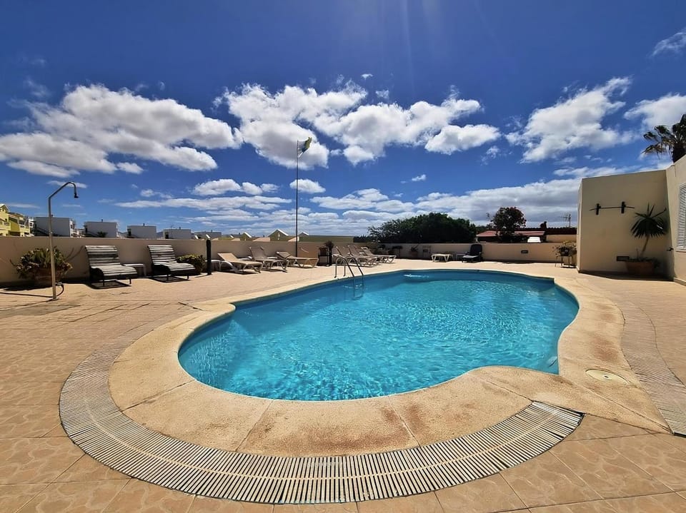 Shower, Day, Pool view, Swimming pool, sunbed