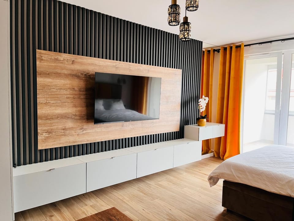 Communal lounge/ TV room, Evening entertainment, Bedroom
