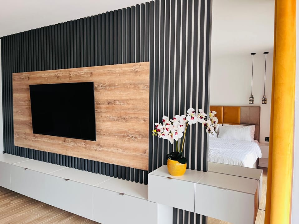 Communal lounge/ TV room, Evening entertainment, Bedroom