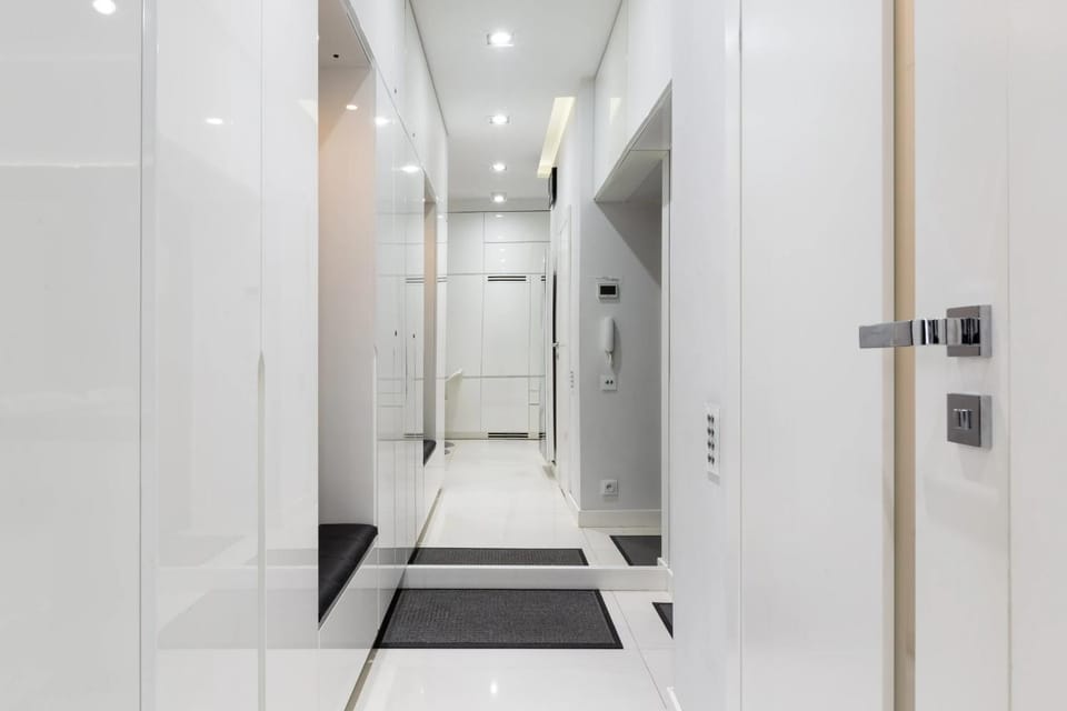 Facade/entrance, wardrobe
