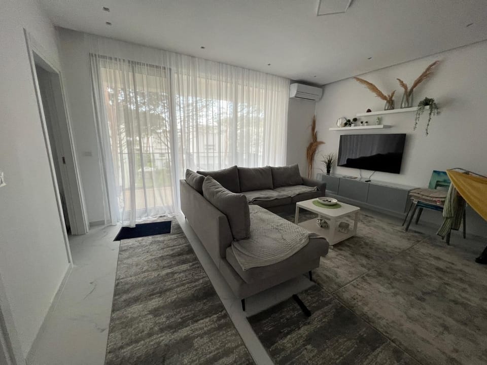 TV and multimedia, Living room, Seating area, Evening entertainment