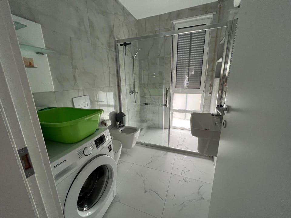 Shower, Bathroom, towels, washing machine