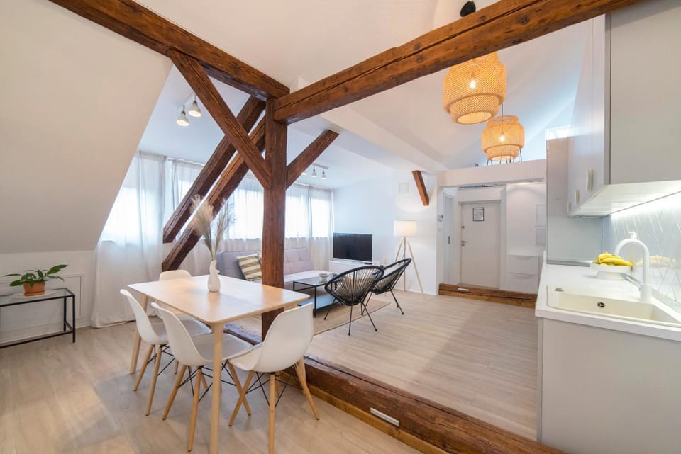 Kitchen or kitchenette, Living room, Seating area, Dining area, stove