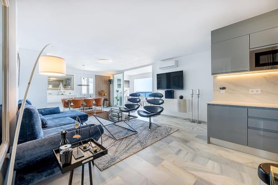 TV and multimedia, Kitchen or kitchenette, Living room, Seating area