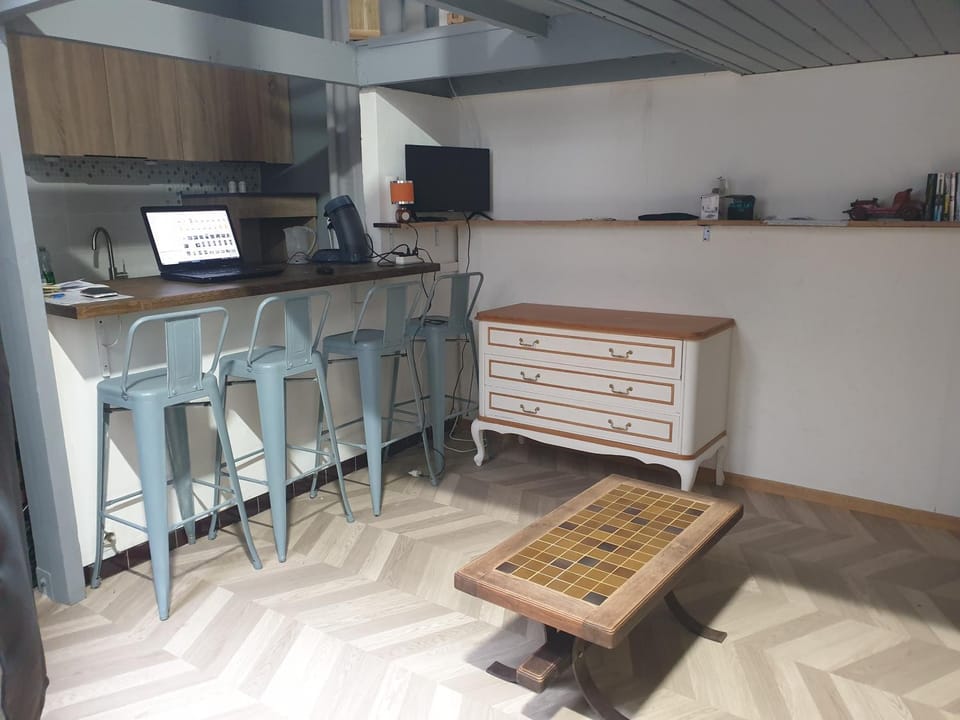 TV and multimedia, Kitchen or kitchenette, Dining area