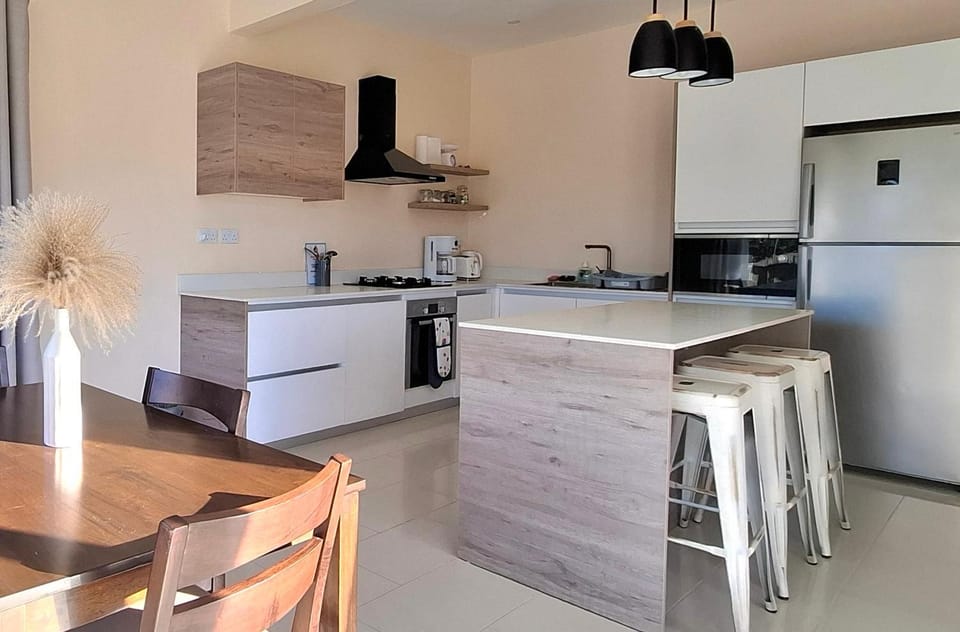 Kitchen or kitchenette, Dining area, oven, stove, toaster