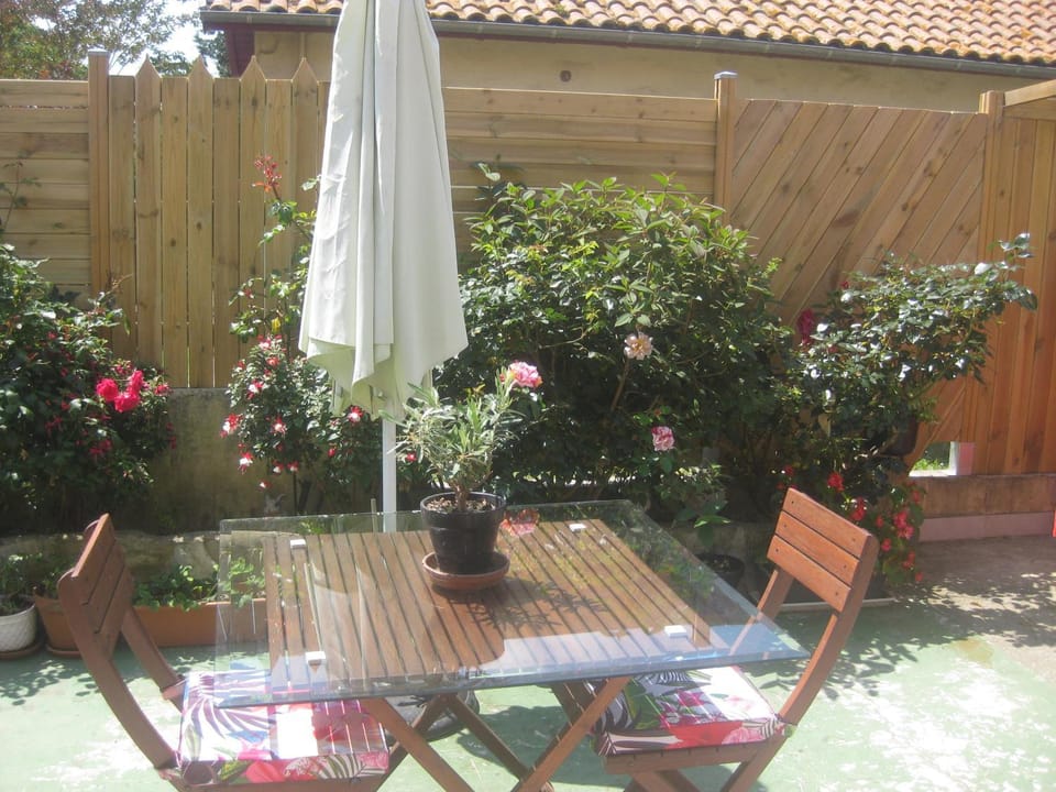 Property building, Garden, Balcony/Terrace, Dining area, Breakfast