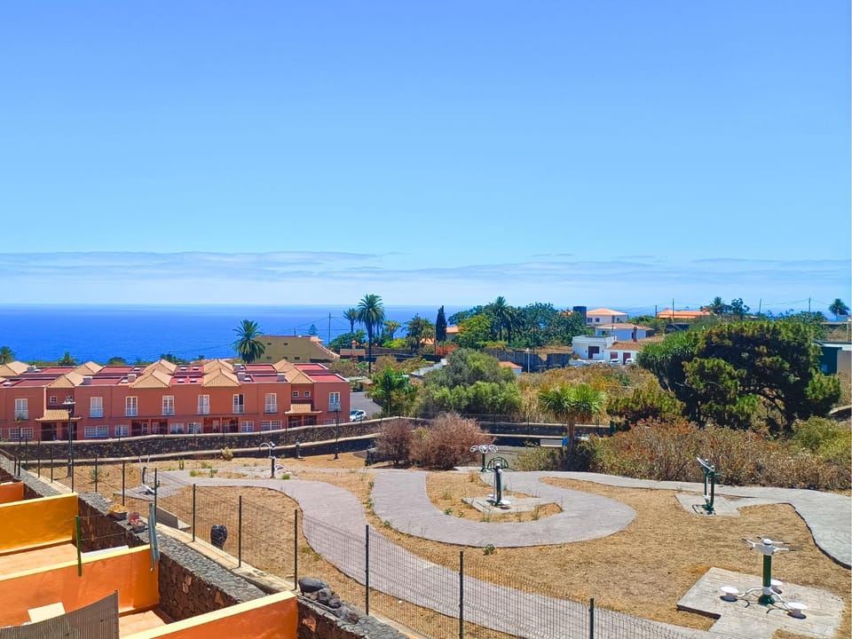Nearby landmark, Sea view, Sports