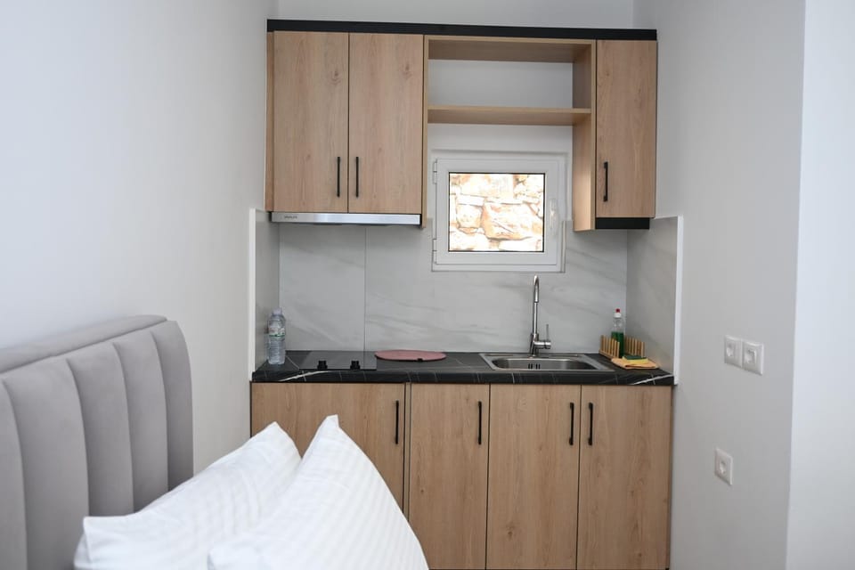 Kitchen or kitchenette, Bedroom
