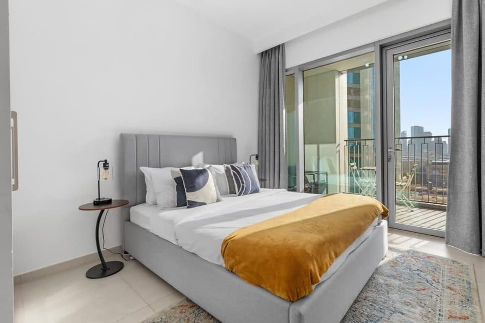New Stunning 4 BR Burj Khalifa View Apartment in Dubai