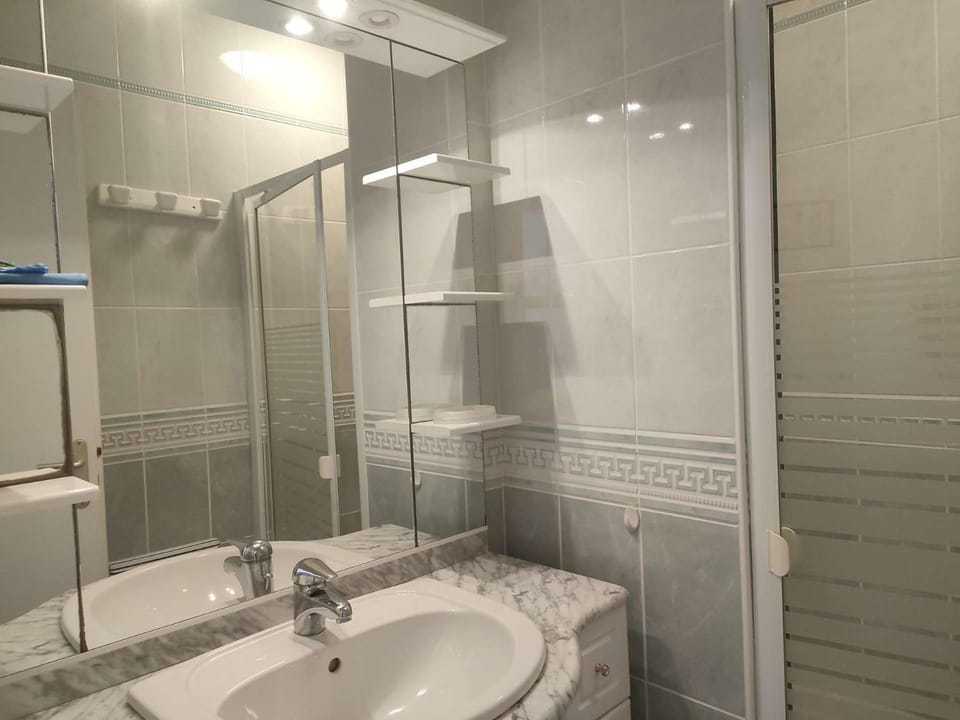 Shower, Bathroom