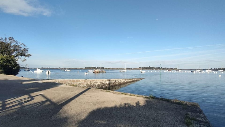 Nearby landmark, Day, Natural landscape