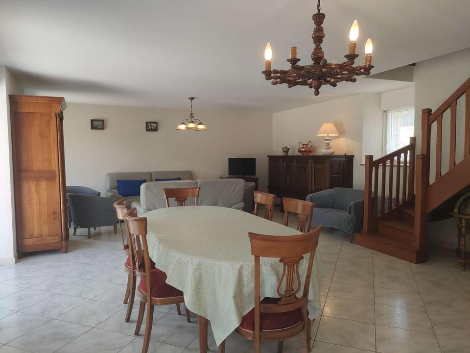 TV and multimedia, Living room, Dining area