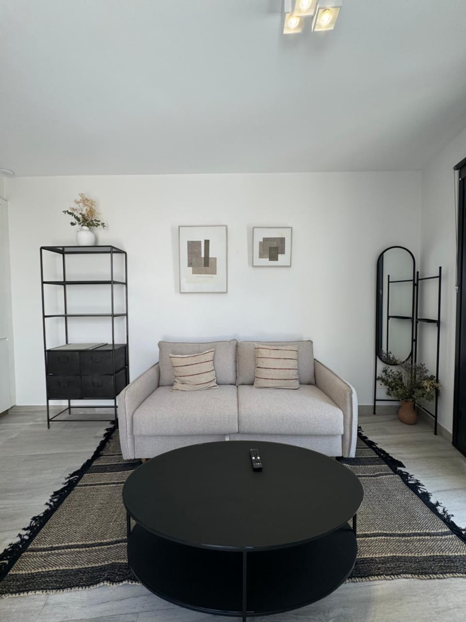Bed, Living room, Photo of the whole room, Seating area, Bedroom