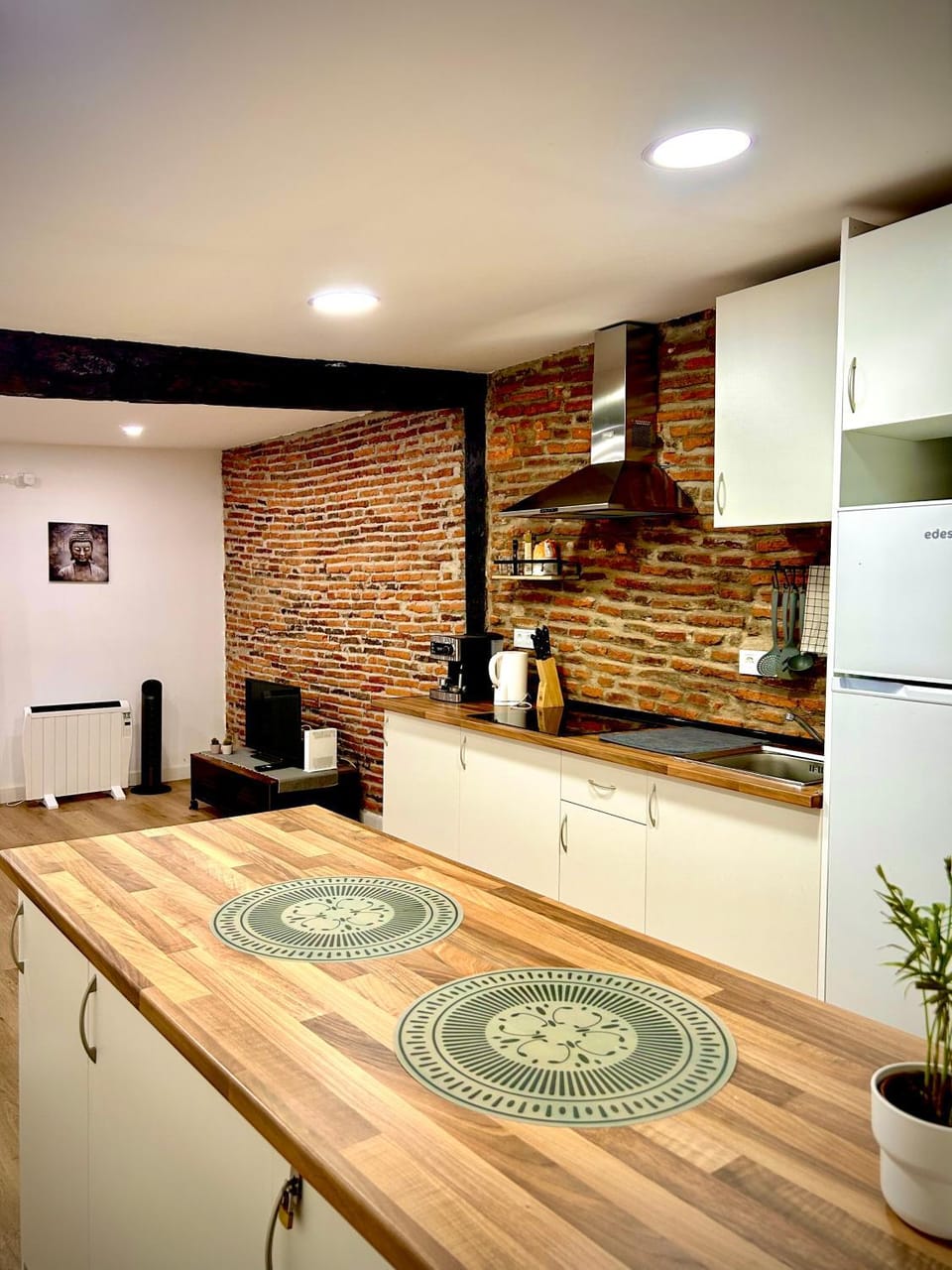 Kitchen or kitchenette