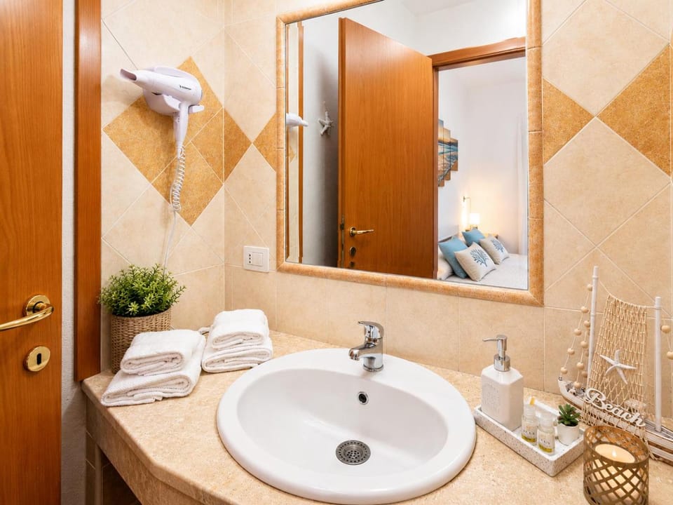 Bathroom, towels