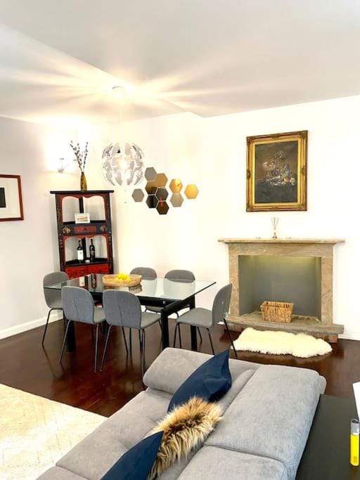 Duomo District, Milanese Tradition & Elegance Apartment in Milan