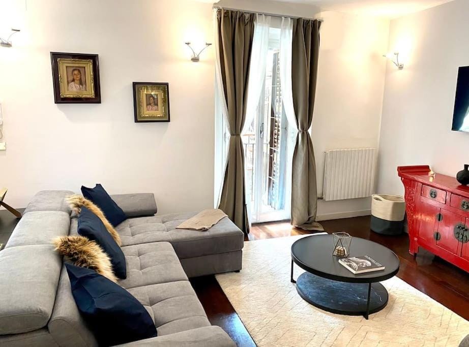Duomo District, Milanese Tradition & Elegance Apartment in Milan