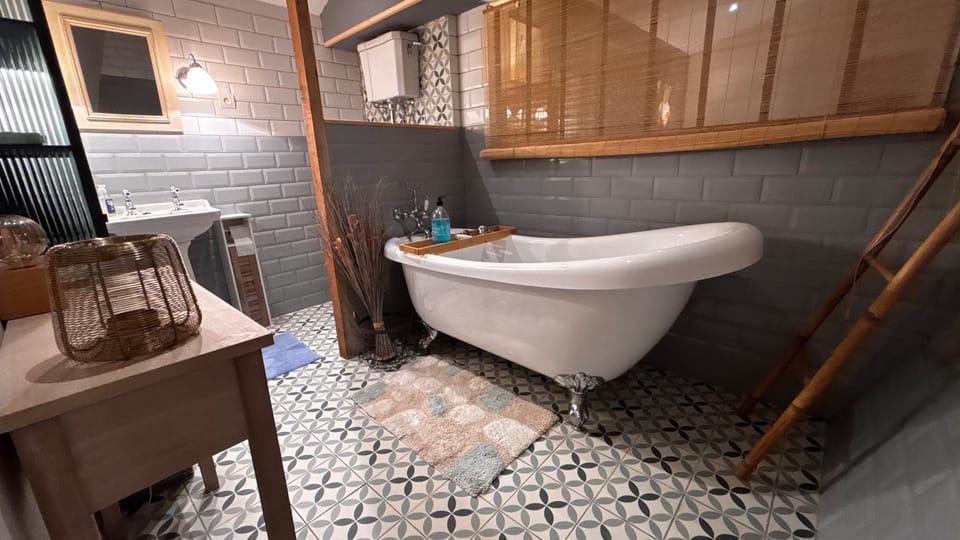 Bathroom, Bath