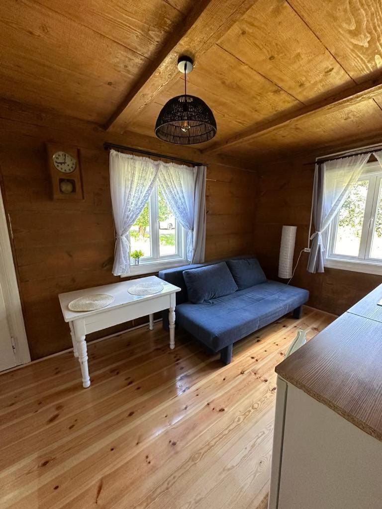 Bed, Dining area