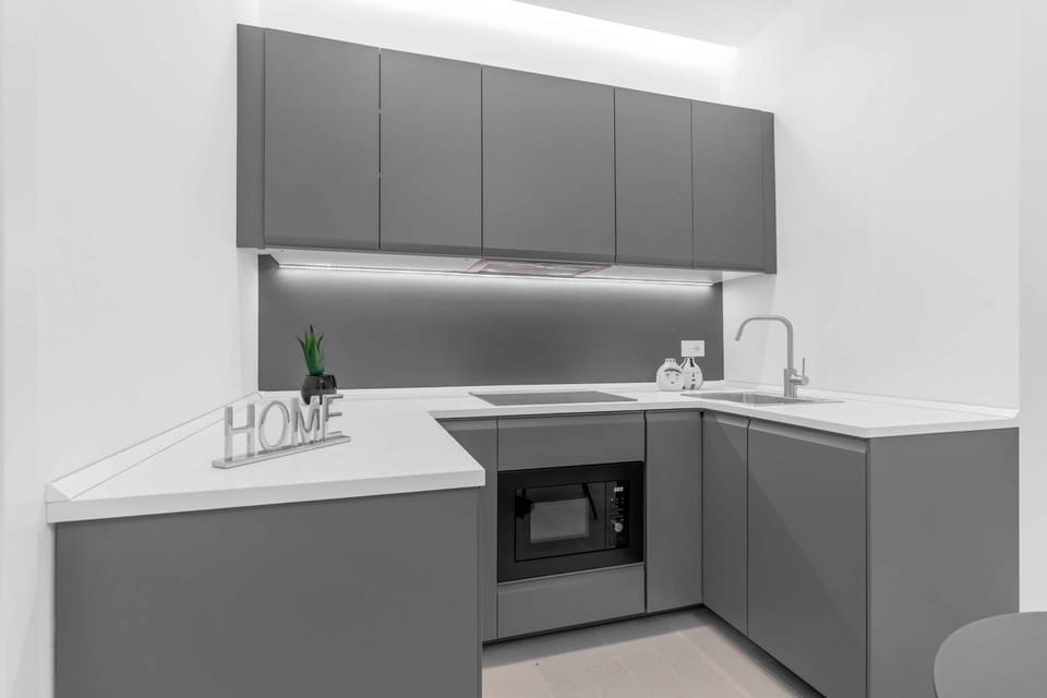 Kitchen or kitchenette, minibar, stove