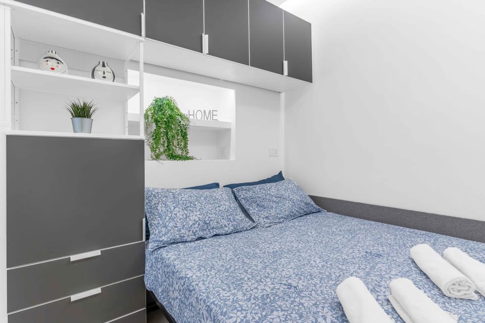 Bed, Photo of the whole room, Bedroom, towels, wardrobe