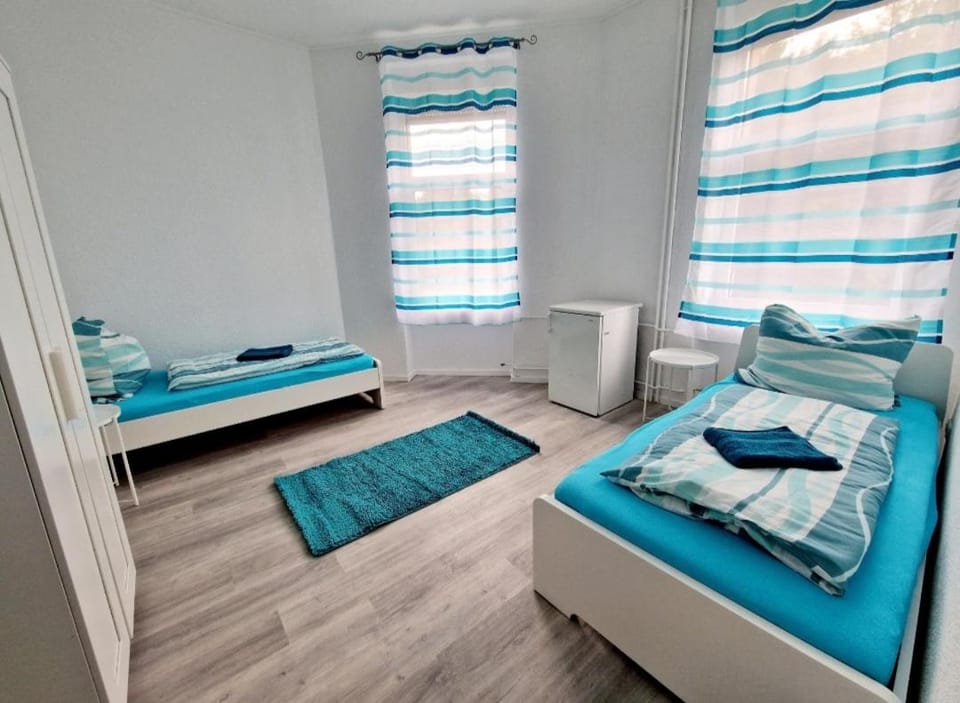 Ferienwohnung Monteurwohnung - 4 Zimmer, 2 Bäder bis zu 8 Personen Apartment in Ahrweiler