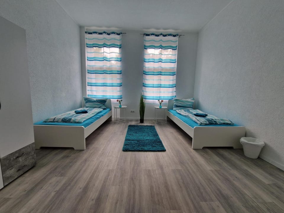 Ferienwohnung Monteurwohnung - 4 Zimmer, 2 Bäder bis zu 8 Personen Apartment in Ahrweiler