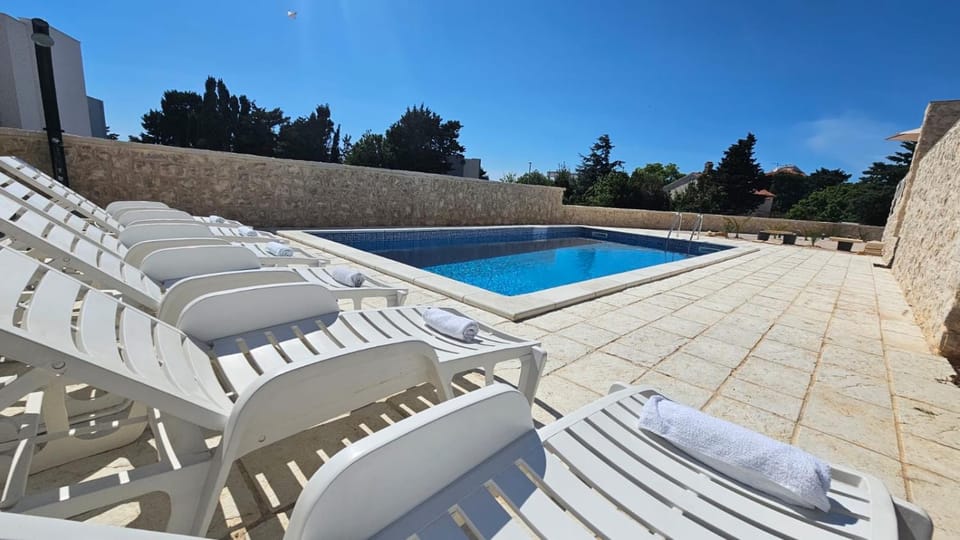 Swimming pool, sunbed