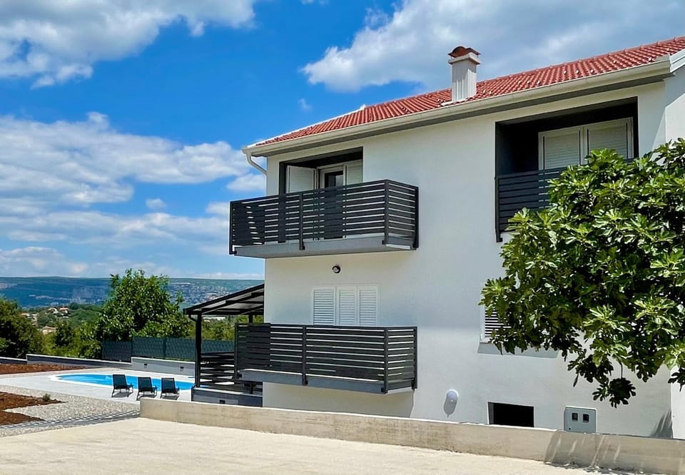 Property building, Day, Natural landscape, View (from property/room), Balcony/Terrace