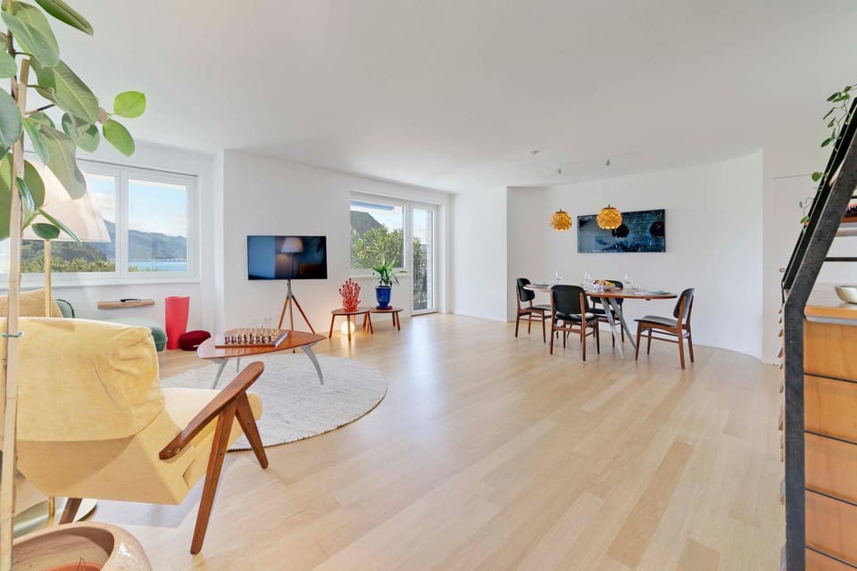 TV and multimedia, Living room, Seating area, Dining area, Evening entertainment