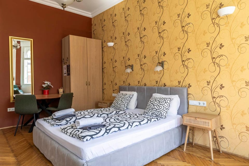 Bed, Living room, Seating area, Bedroom, wardrobe