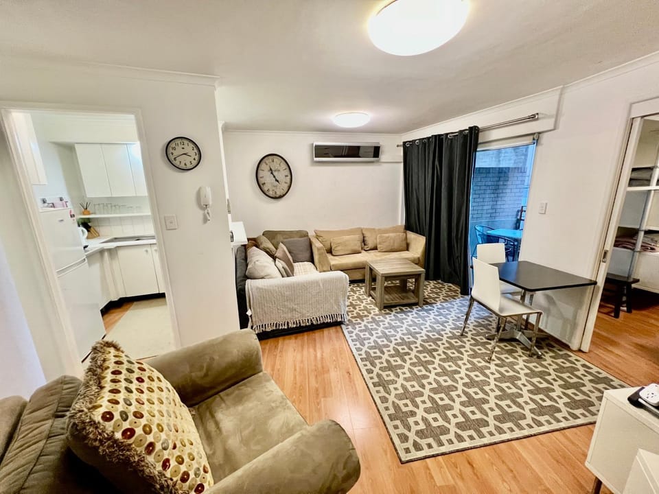 Kitchen or kitchenette, Living room, Seating area, Dining area, air conditioner