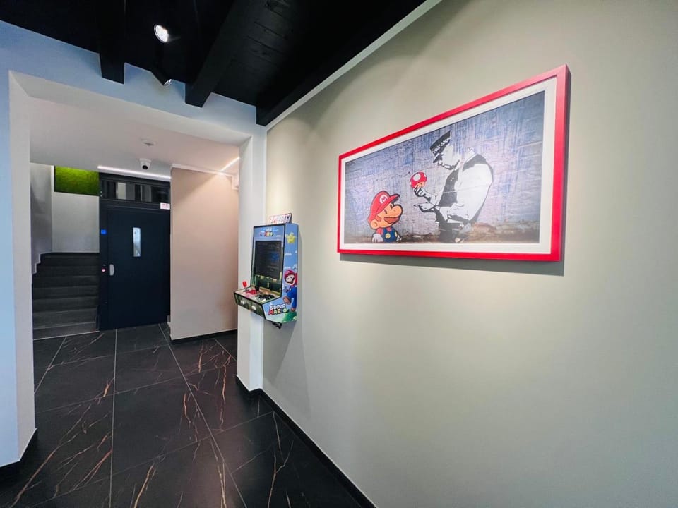 TV and multimedia, Lobby or reception, elevator