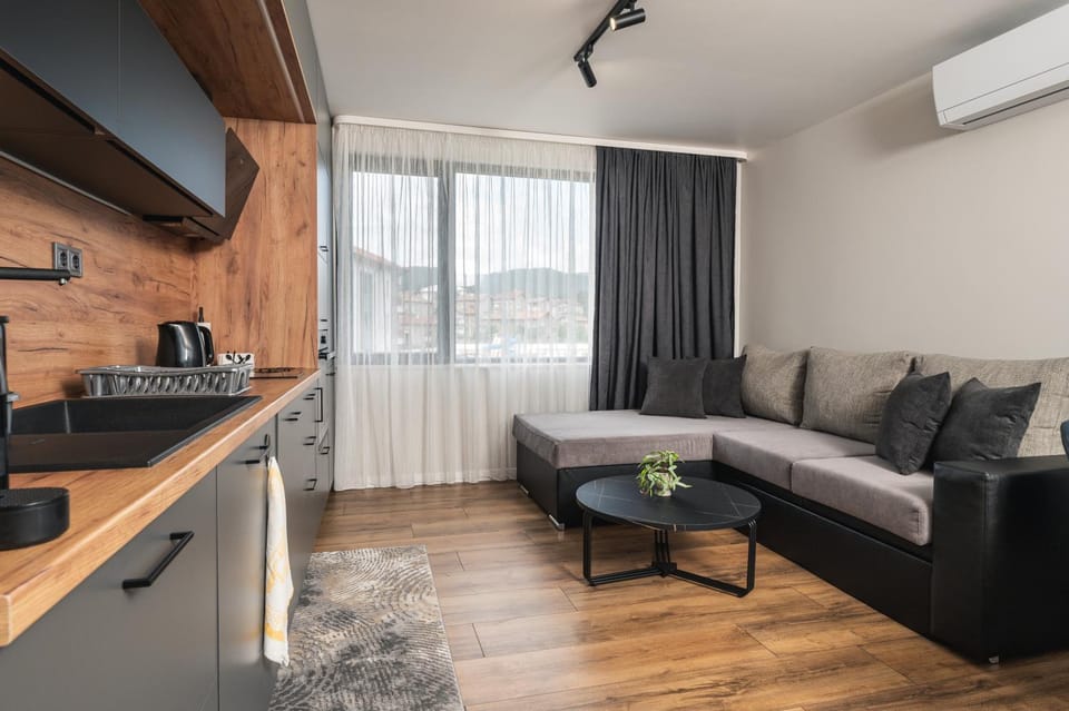 Kitchen or kitchenette, Living room