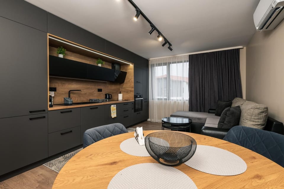 Kitchen or kitchenette, Seating area, Dining area, microwave, oven, kitchen