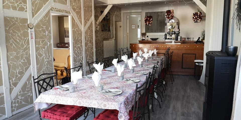 Seating area, Dining area
