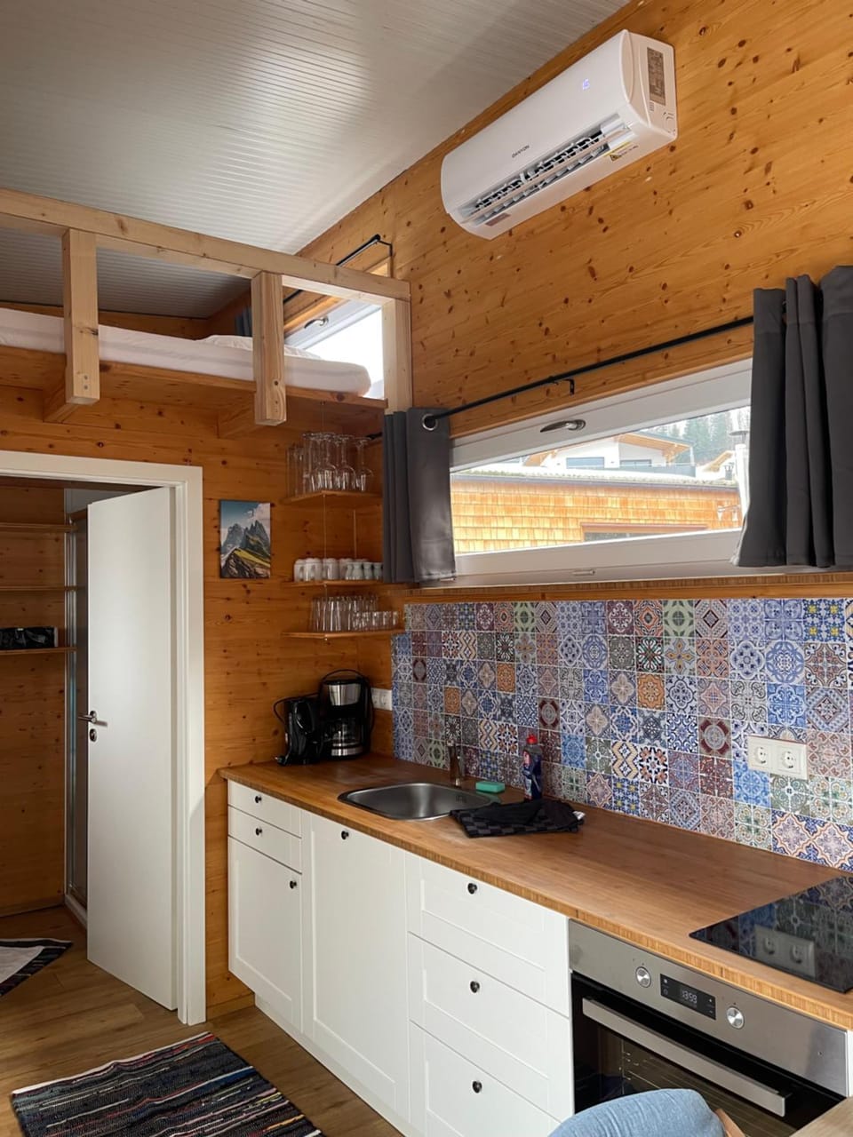 Bathroom, Kitchen or kitchenette, Bedroom, kitchen, kitchen, air conditioner, air conditioner