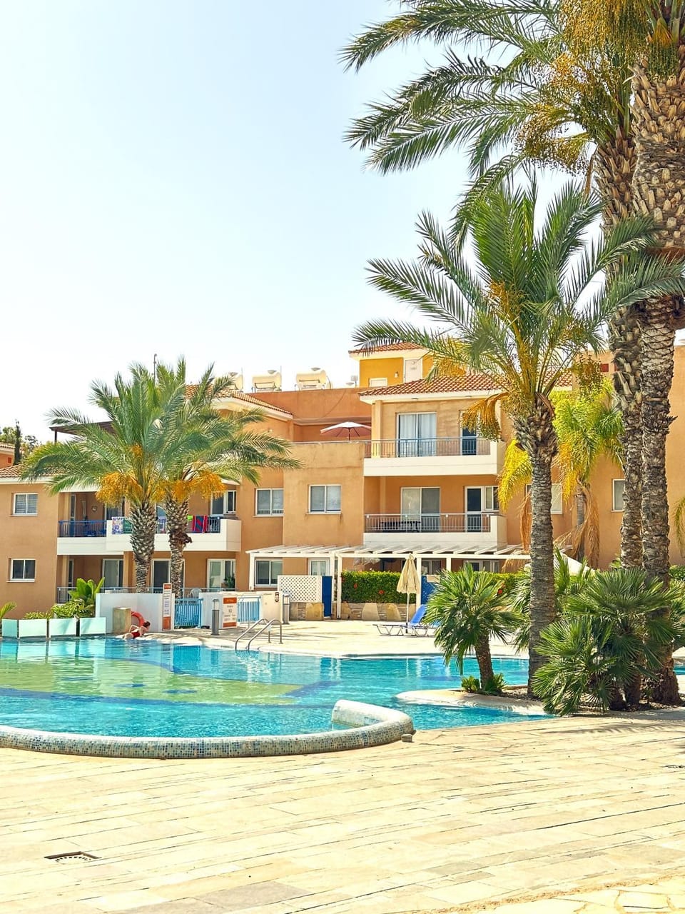 Property building, Day, Pool view, Swimming pool