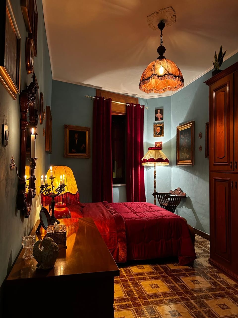 Bed, Photo of the whole room, Bedroom
