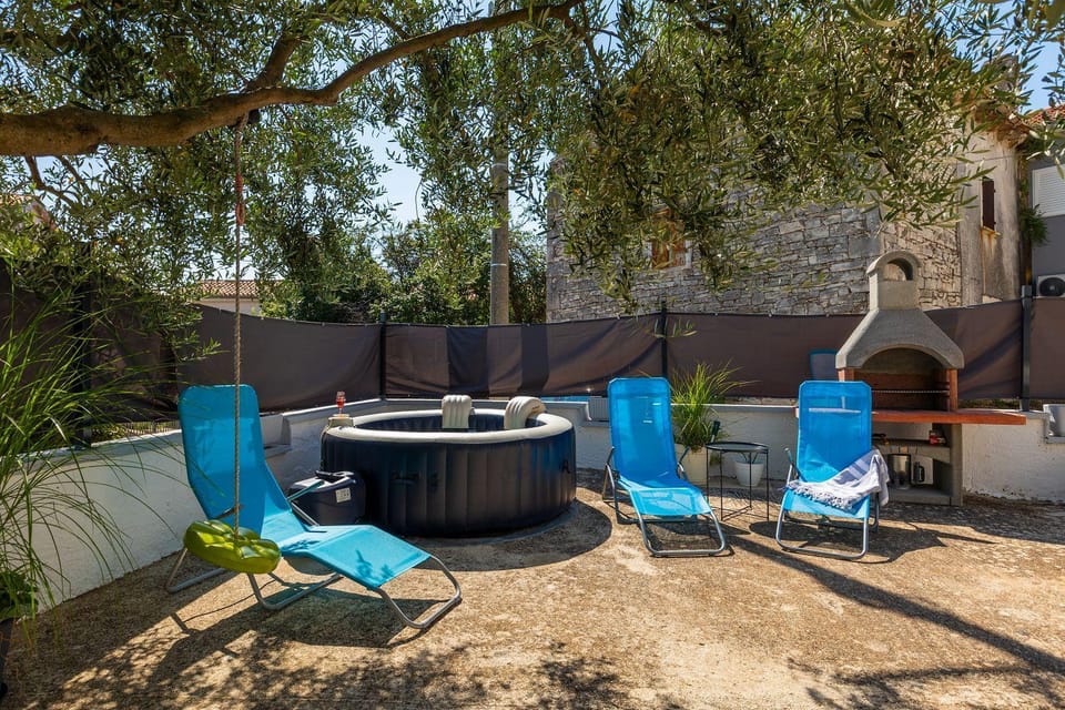 Romantisches Ferienhaus mit Jacuzzi, BBQ, WiFi House in Istria County