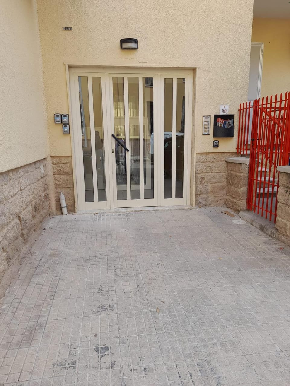 Facade/entrance