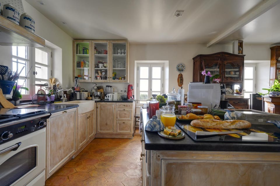 Breakfast, Internal: Not applicable to any particular room