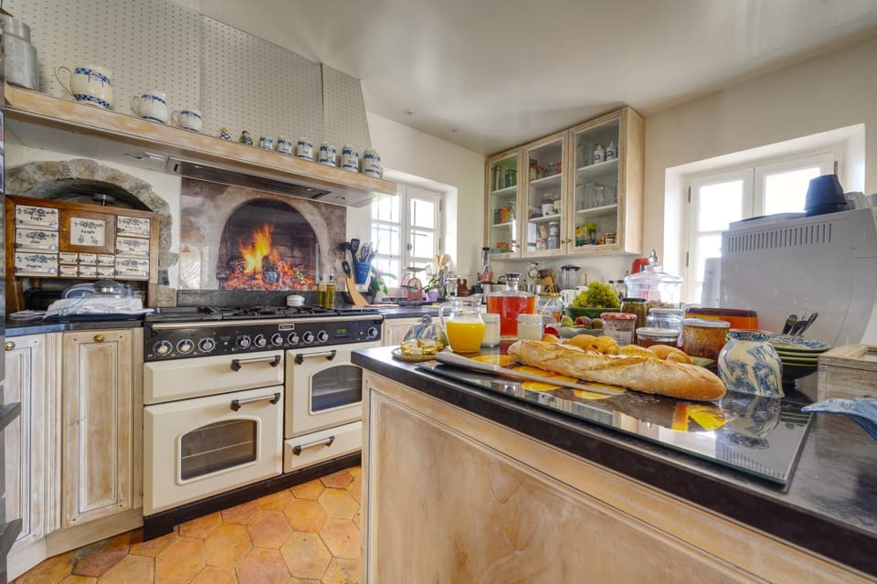 Breakfast, Internal: Not applicable to any particular room