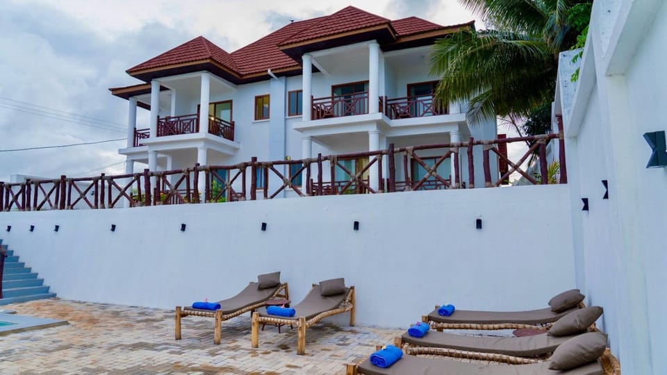 Property building, View (from property/room), Balcony/Terrace
