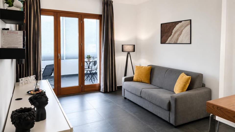 Living room, Seating area, furniture